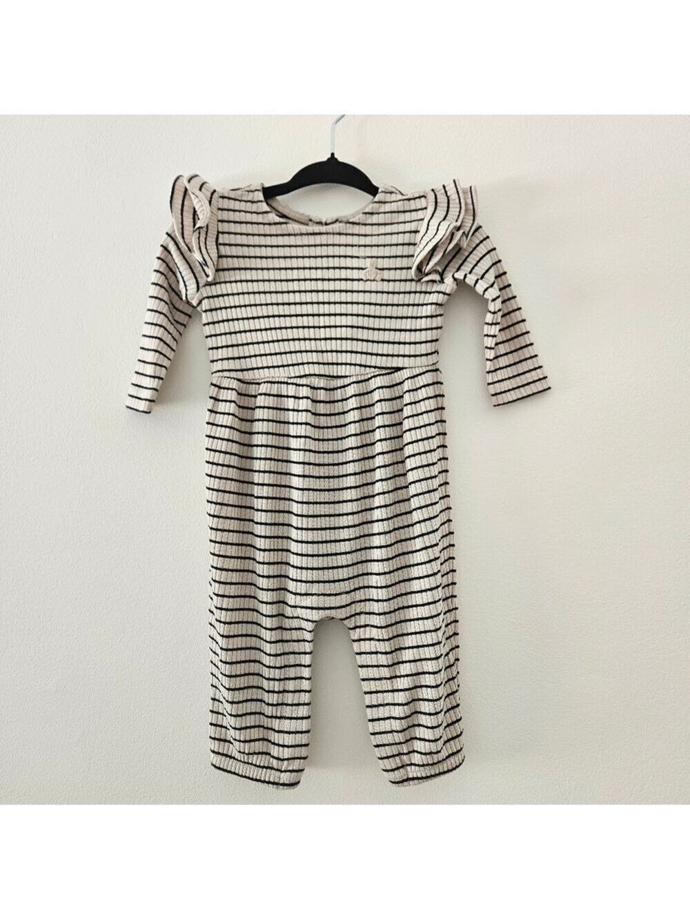 5/$25 Baby GAP Ribbed Stripe Romper Ruffle Shoulder Cream Black 0–3 Months